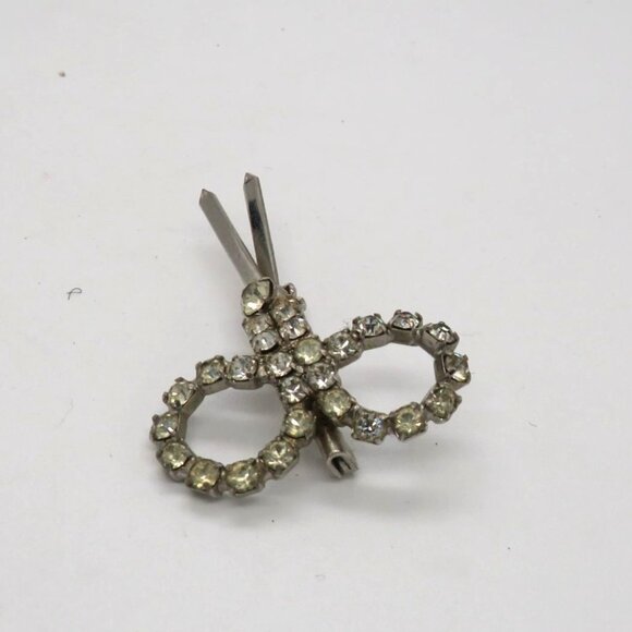 Vintage Scissor Brooch Silver Tone Clear Rhinestone Pin Mini Sewing - Picture 1 of 10